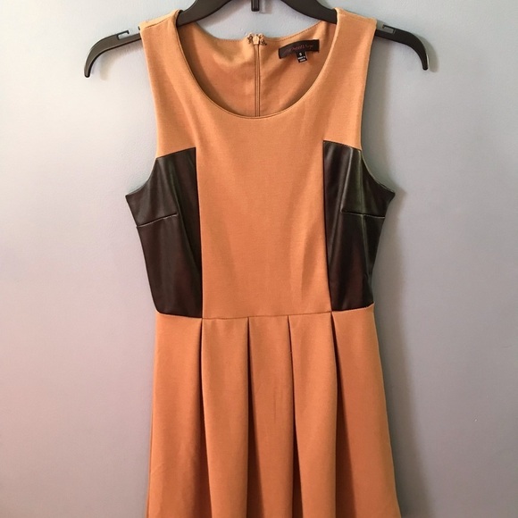 Leo meets Virgo camel/tan sleeveless plated dress with faux leather accents - Picture 6 of 9